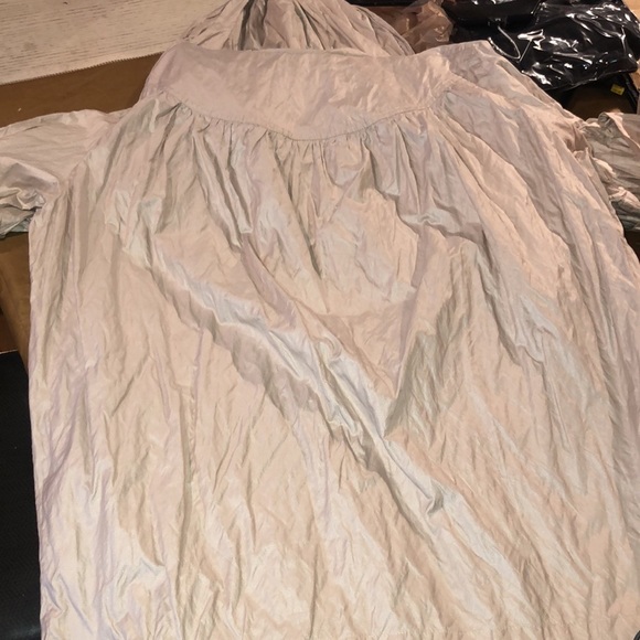 Chico’s Zenergy size XL 14-16 tan windbreaker with a bit of shimmer - Picture 10 of 16